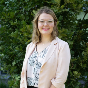 Pyrolyzing dairy manure solids to recover manure nutrients