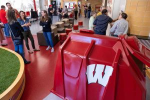 UW–Madison’s Dairy Cattle Center sparks interest in on-farm research